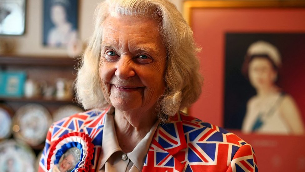 Inside the ‘crib’ of a royal superfan