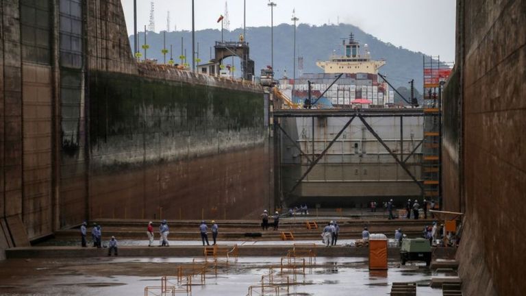 Navio gigante encalhado no Canal de Suez vira jogo online - Olhar Digital