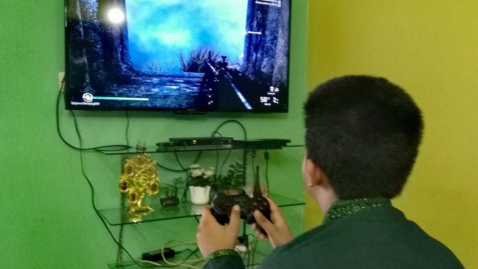 Boglab qoyilgan konfet