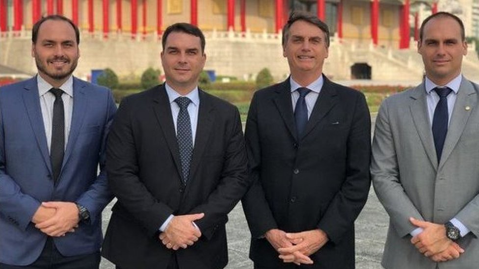 01, 02, 03, 04. Os quatro filhos de Bolsonaro sob investigação da polícia