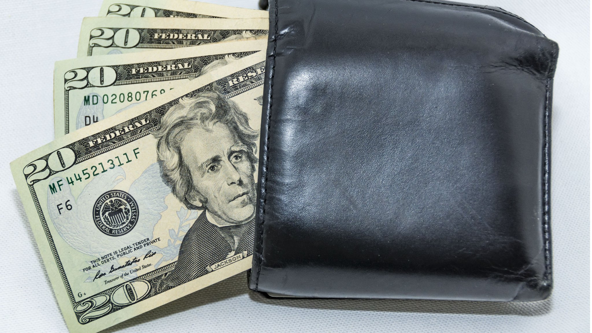 Ular chindan ham mast ayolni sikadilar Ular qollari bilan siqilmaguncha silkitadilar