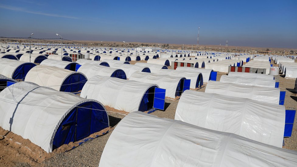 مخيم في حمام العليل جنوب الموصل