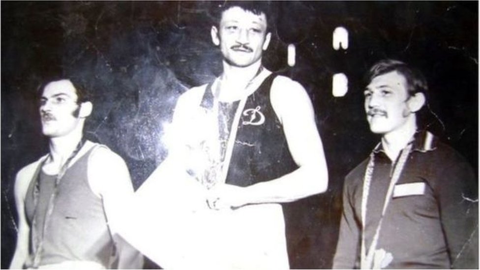 Porno yigit külot ichida eshak kontak Men butalar ichida qizil sochli bilan jinsiy aloqada boldim.