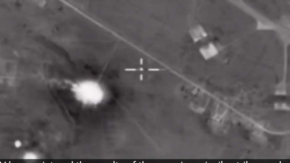 صور لقاعدة الشعيرات الجوية، بعد تعرضها للقصف بالصواريخ الأمريكية، نشرتها وزارة اللدفاع الروسية