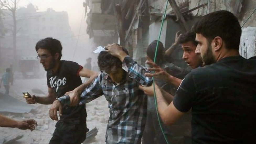 Syria Aleppo siege: Fighting rages as Russian jets strike
