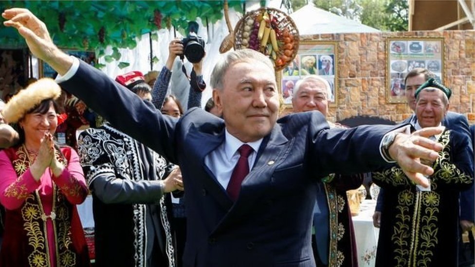 Le président du Kazakhstan démissionne après 30 ans au pouvoir