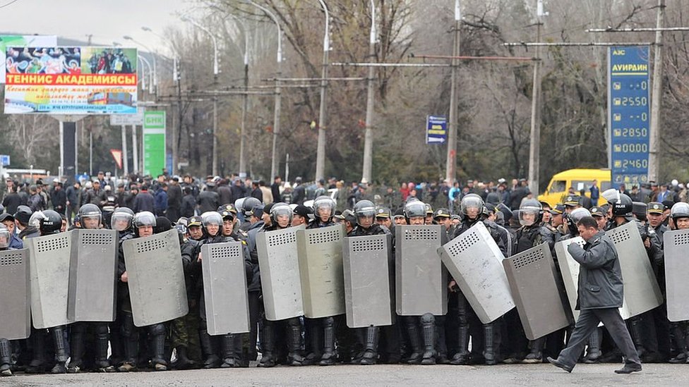 Қара бодибилдер әйелдің ретро порносы