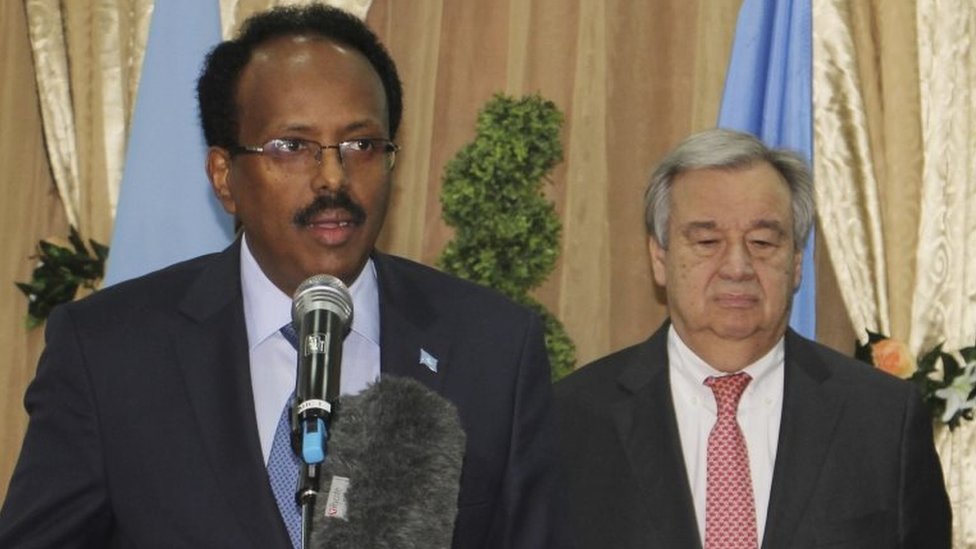 الرئيس الصومالي، محمد عبد الله فارماجو، في مؤتمر صحفي مشترك مع الأمين العام للأمم المتحدة في مقديشو