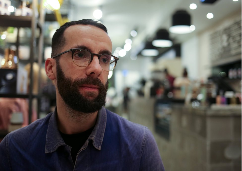 Alan Gerner, exgerente de ventas de Google, ahora tiene una cafetería en Toronto que tiene como tema el cannabis.