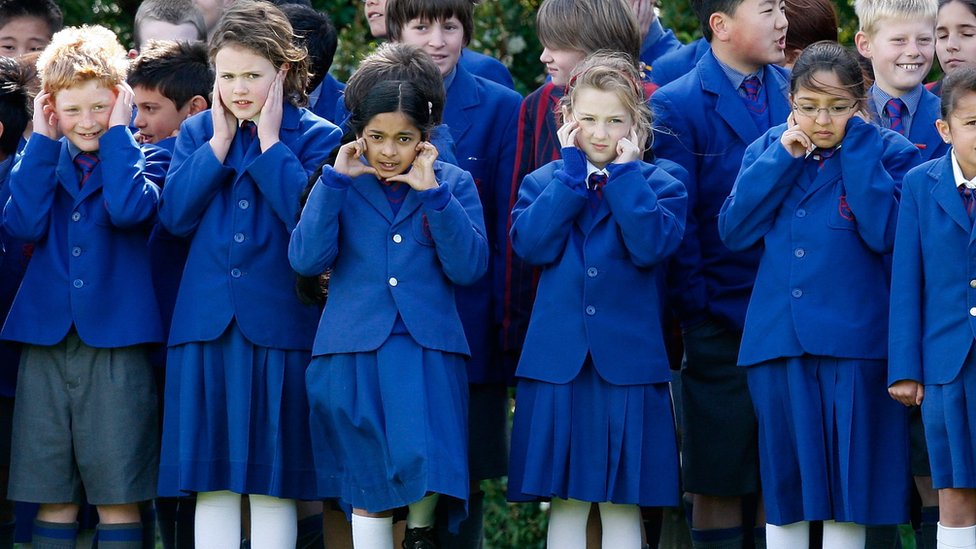 Новозеландская школа разрешила форму без гендерных различий - BBC NewsРусская служба