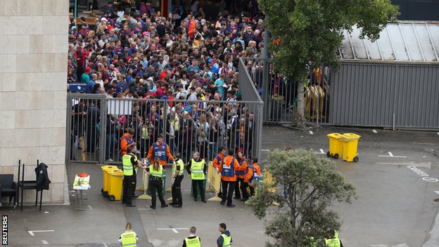 Aficionados en el Camp Nou