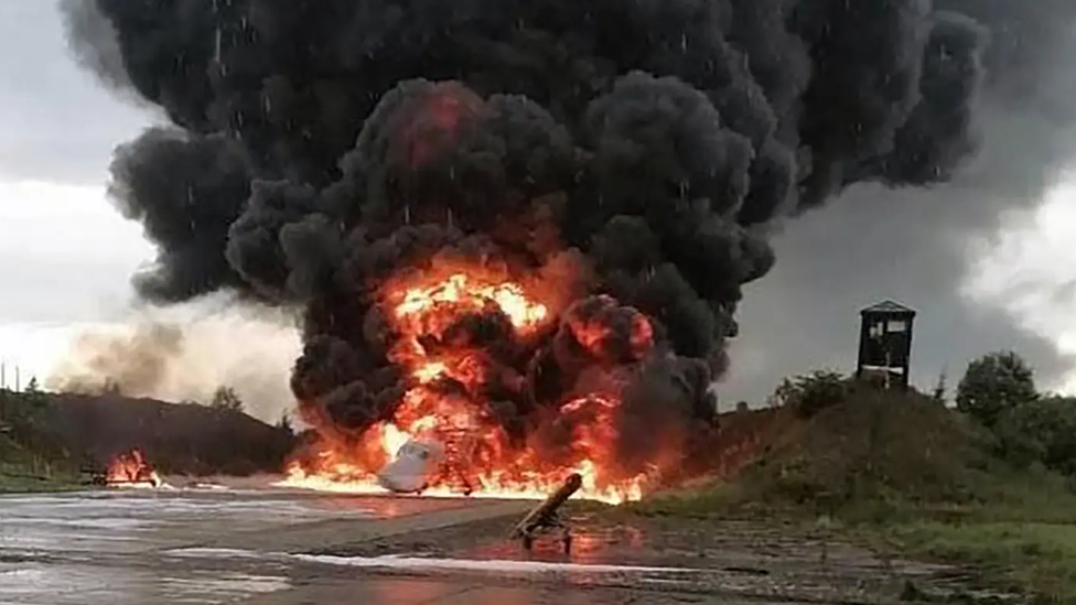 無人在来線爆弾　プロモ ウクライナ、ロシア北西部の基地の超音速爆撃機をドローンで破壊 22日