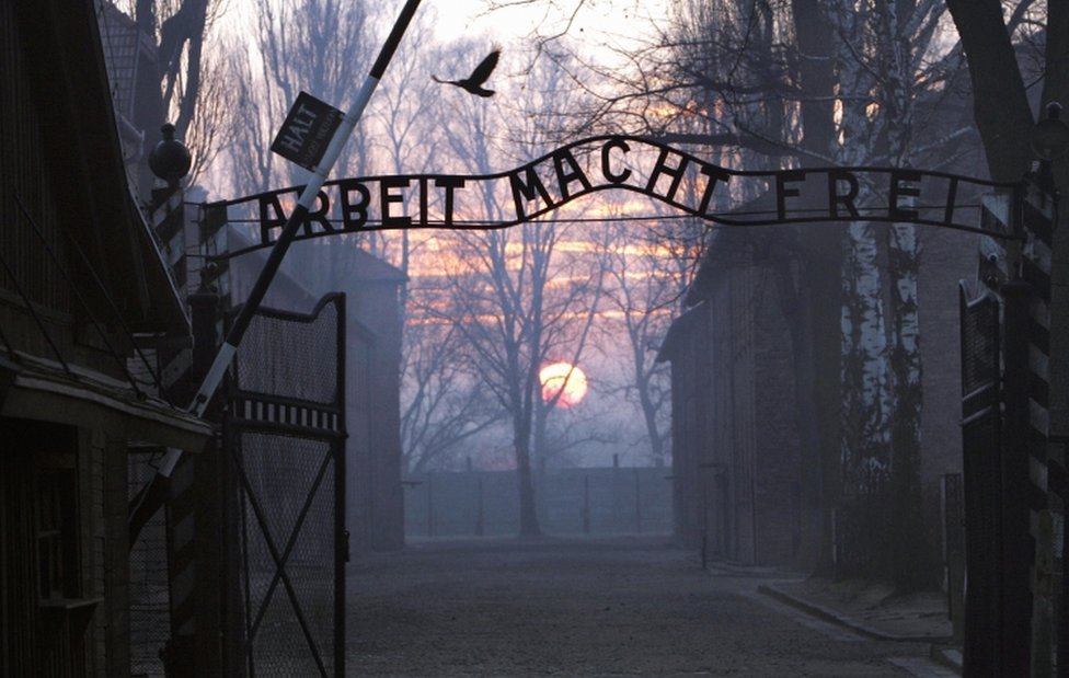 Las puertas al campo de concentración de Auschwitz.
