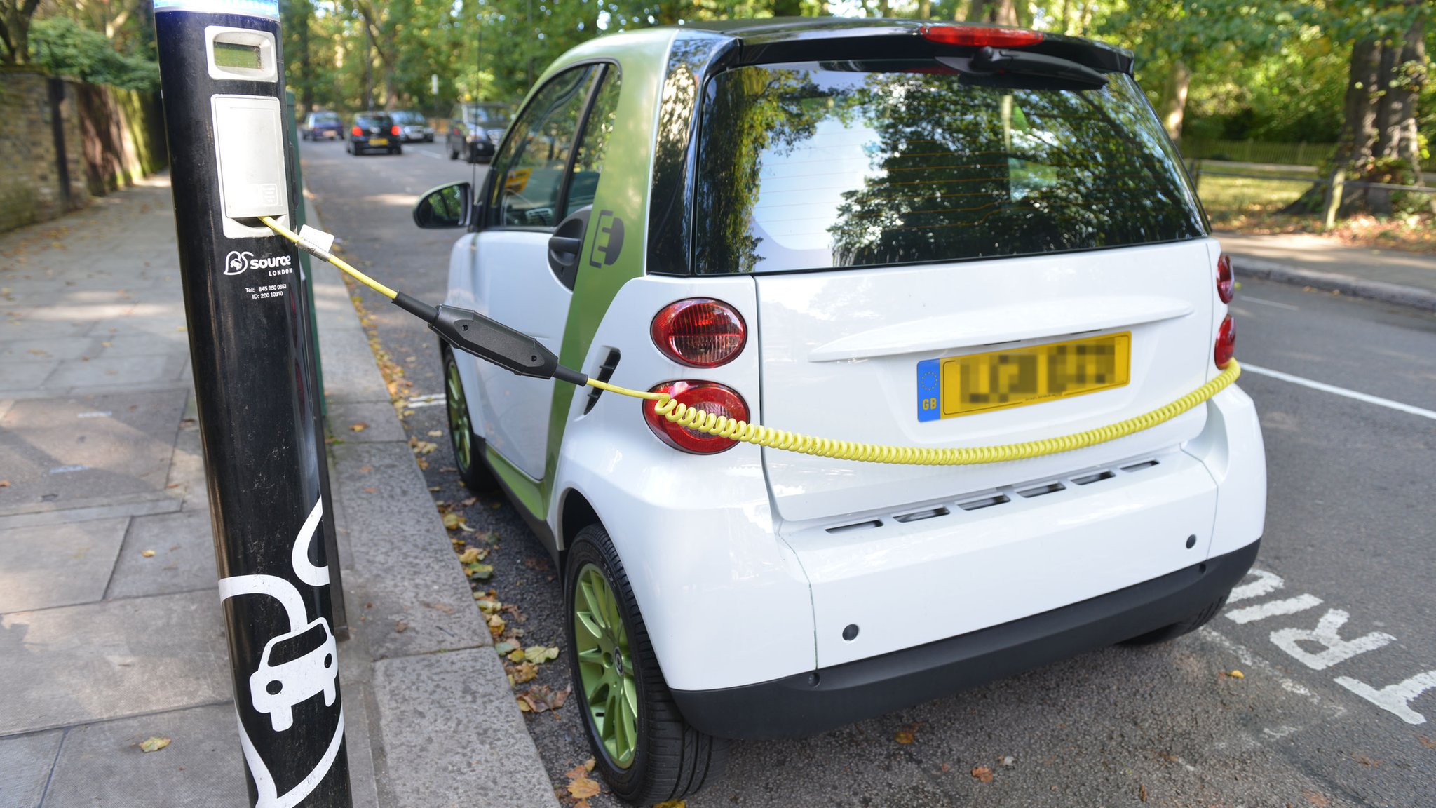 Plans for 100 more London ultra-rapid car chargers