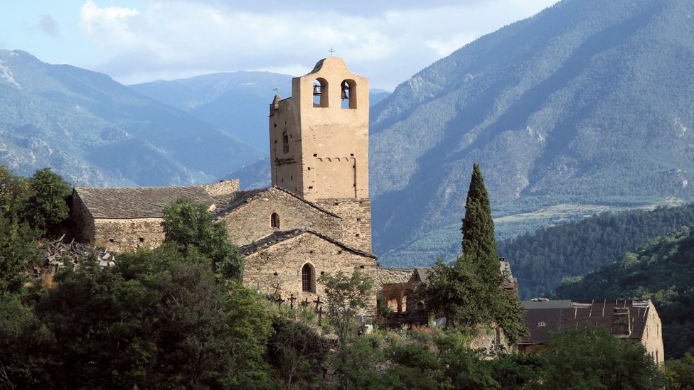 La historia se sitúa en la región de la Alta Provenza, en el sur de Francia. Región de Provenza, Francia