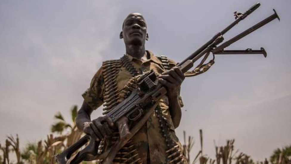 Latina fotosuratlarni baholaydi