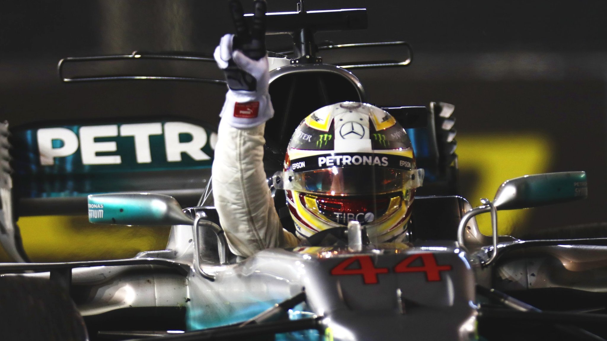 Lewis Hamilton surprised at 'crazy' Singapore Grand Prix win - BBC