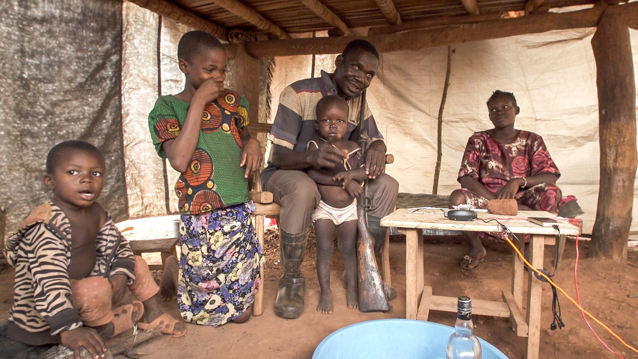 Pierre Mbolihundo y su familia.