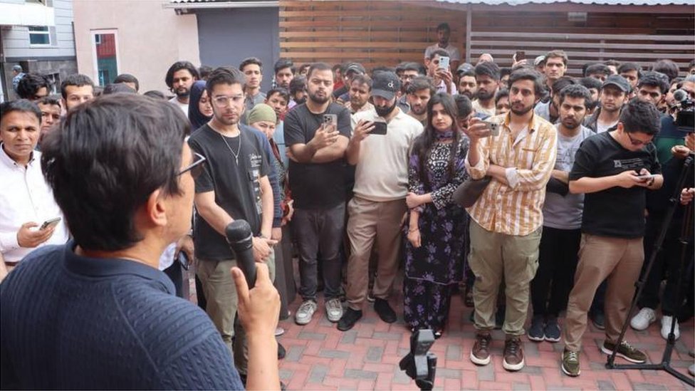 Yalangoch Panin tsenzurasiz Jamoat transportida yapon ayollari