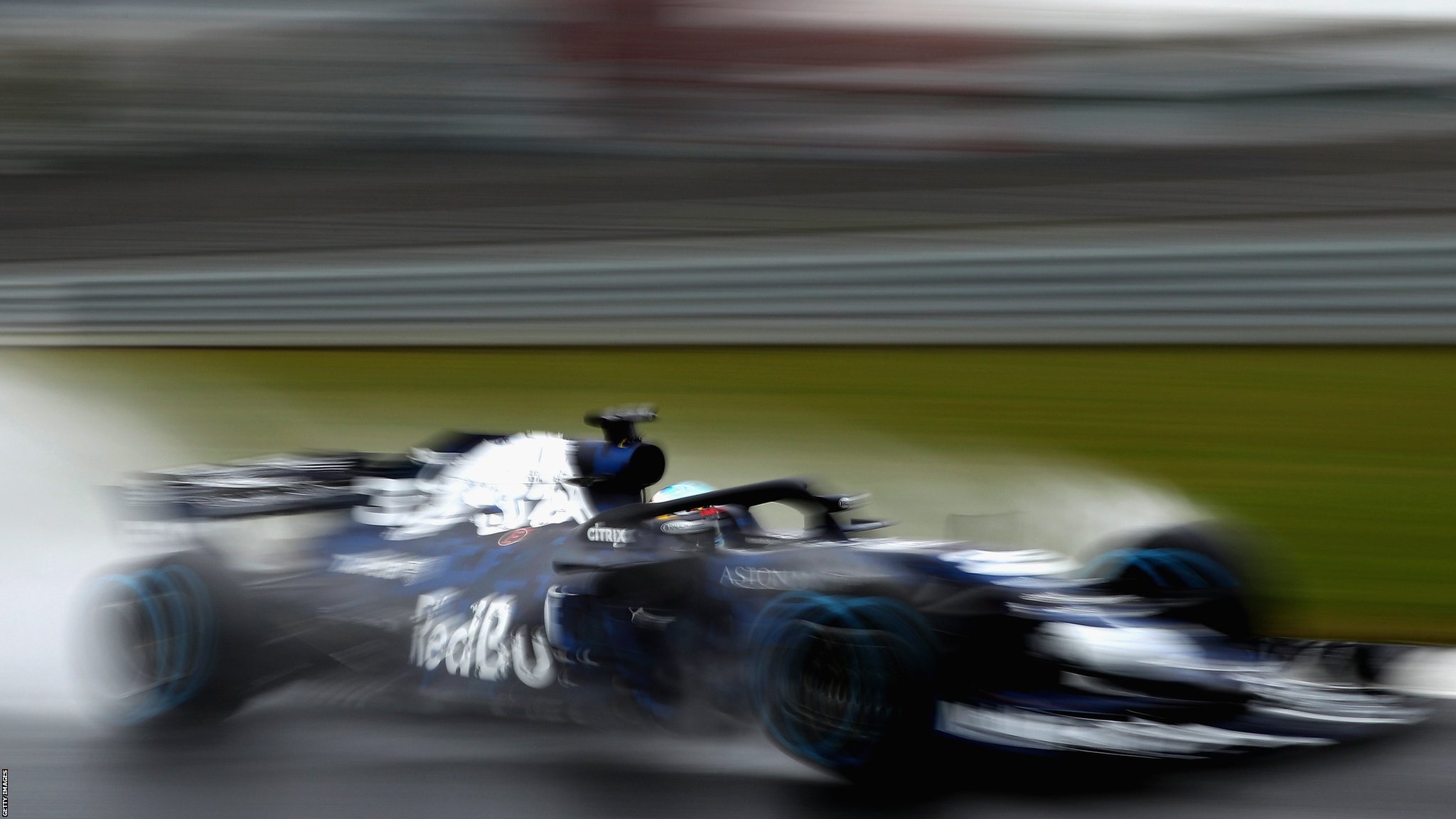 Daniel Ricciardo crashes new Red Bull in first test - BBC Sport