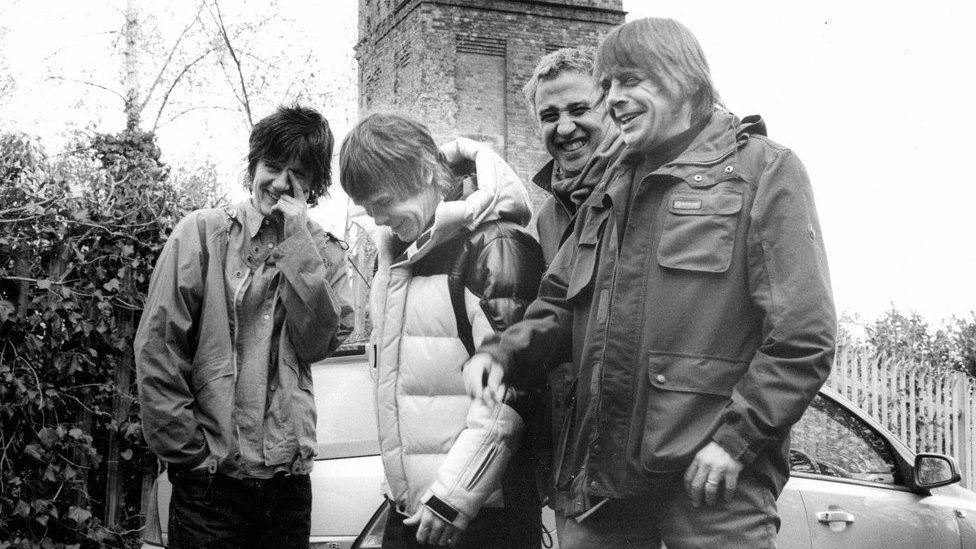 Stone Roses release new single, All For One - BBC News