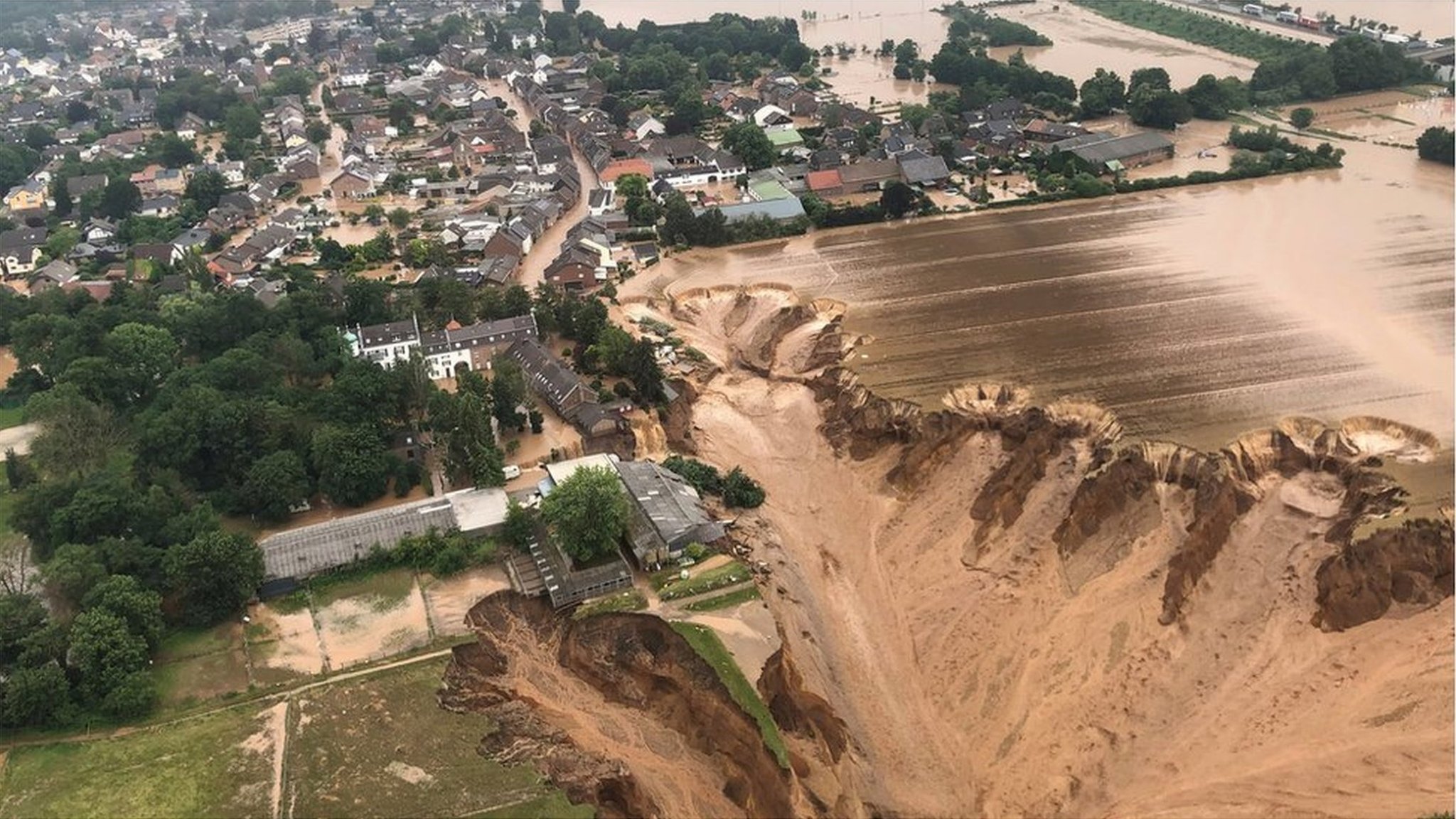 ドイツやベルギーで洪水 120人以上死亡、約1300人安否不明 - BBCニュース