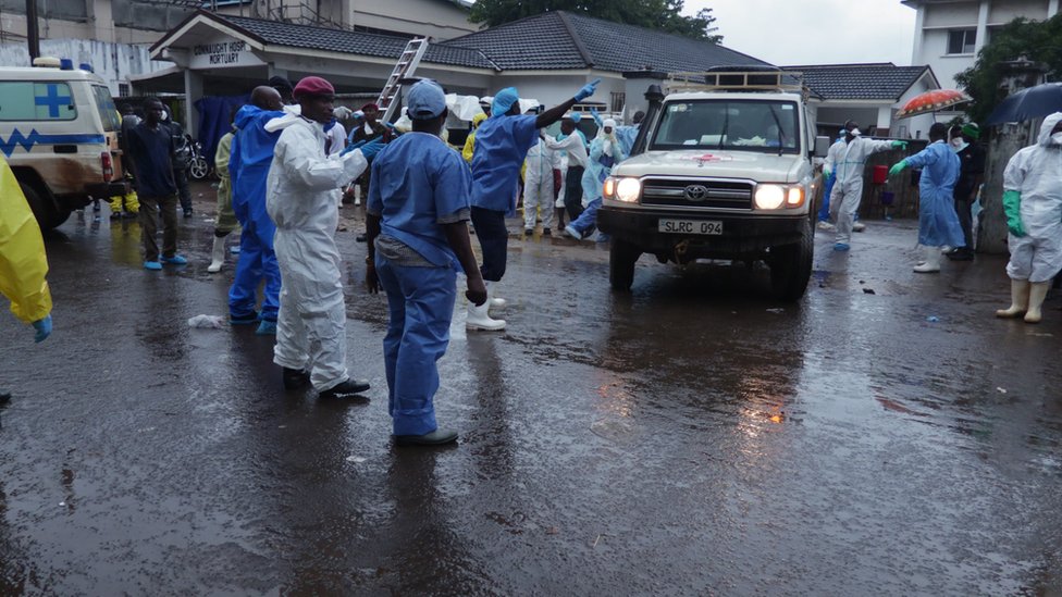 Sierra Leone mudslide: Gruesome clear-up after disaster