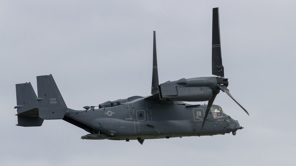 オスプレイの飛行停止、米軍に要請 墜落事故で日本政府 - BBC