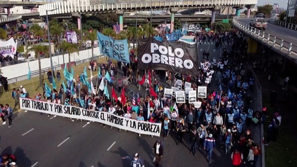 Ана мен ұлдарға арналған секс Порно апай корольдік минет жасады