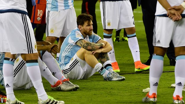 サッカーのメッシ選手 アルゼンチン代表引退を表明 - BBCニュース