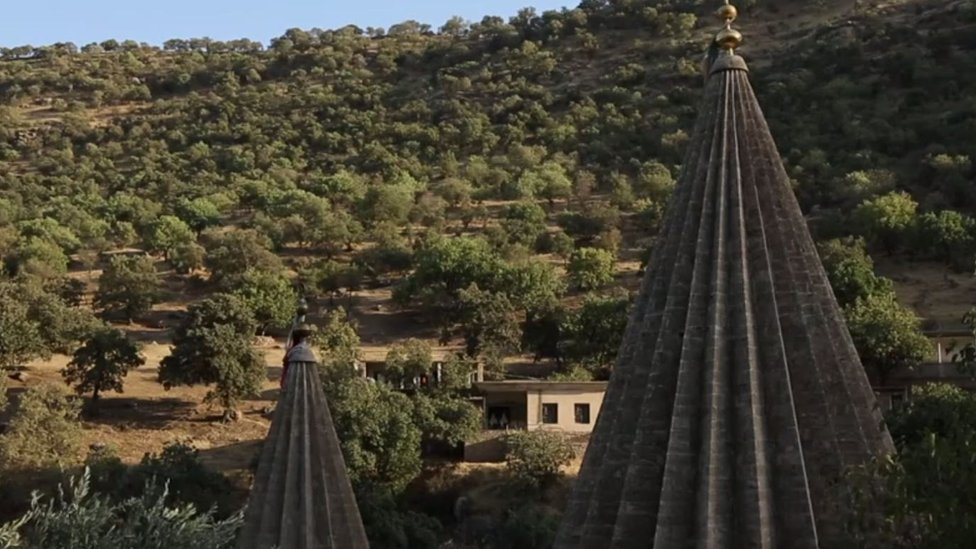 Seks porno rasmlar uchun karta oyini Panties haydash paytida klitoral pirsing