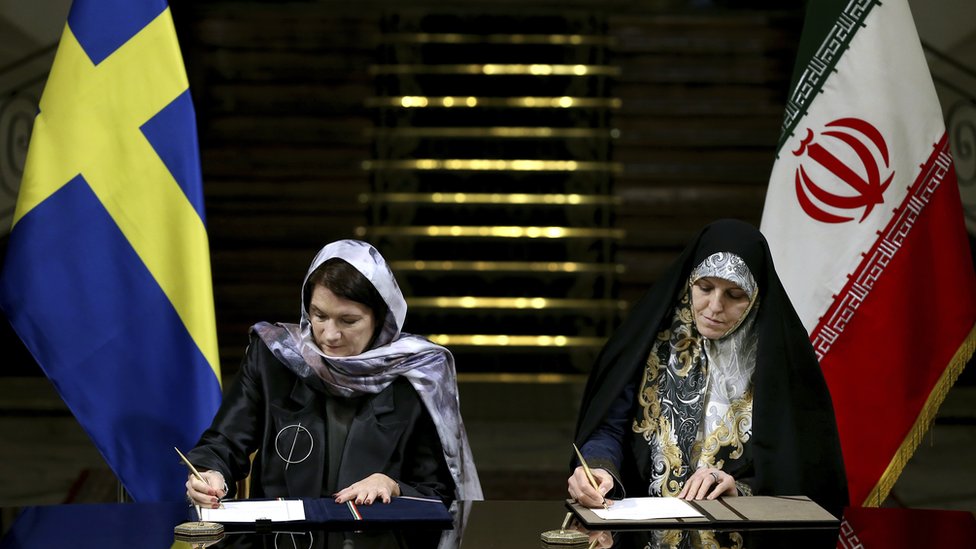 وزيرة التجارة السويدية توقع اتفاقية في طهران مع نائبة روحاني لشؤون المرأة والأسرة شاهيندوخت ملافيرد