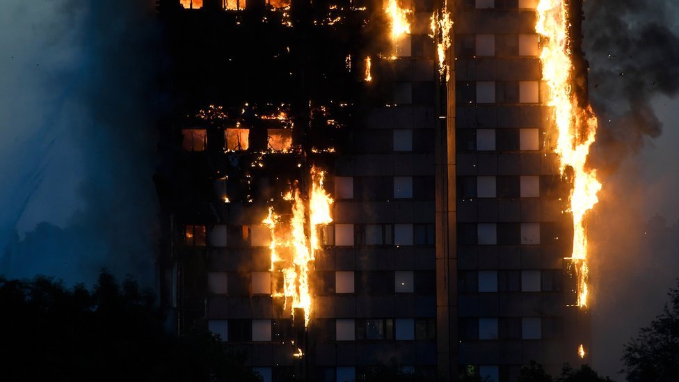 La Torre Grenfell de Londres en llamas.