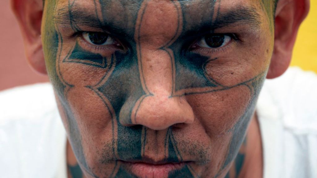 Cuál es el significado oculto en los tatuajes de la Mara Salvatrucha?  Las  autoridades se han dedicado a investigar el significado de los tatuajes de  diversas bandas criminales, como la Mara