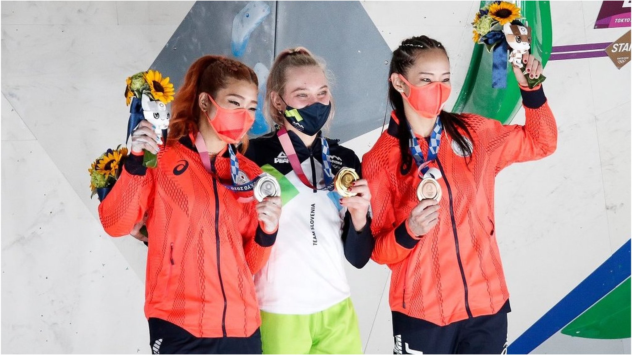 東京五輪】 レスリング男子・乙黒と女子・須崎、そろって金メダル - BBCニュース