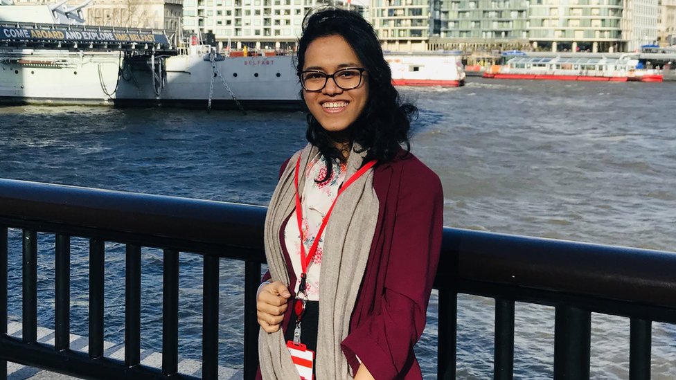 Omskdagi fohishani chaqiring