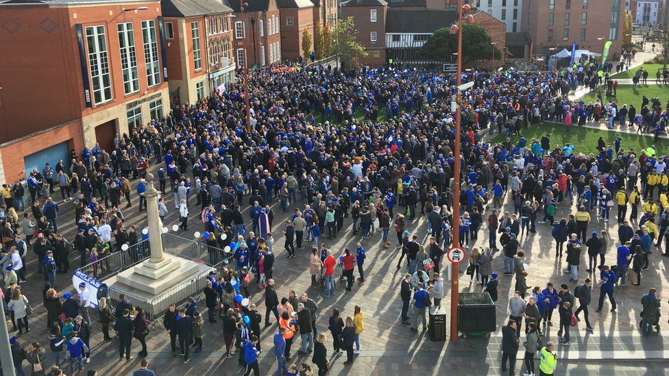Leicester fans in '5,000-1' helicopter tribute walk
