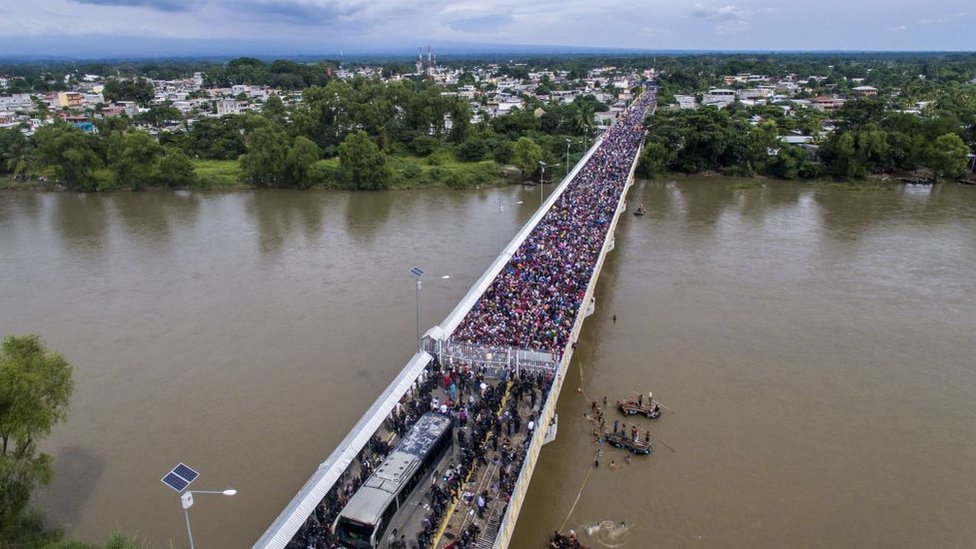 Caravana de migrantes el puente Rodolfo Robles un