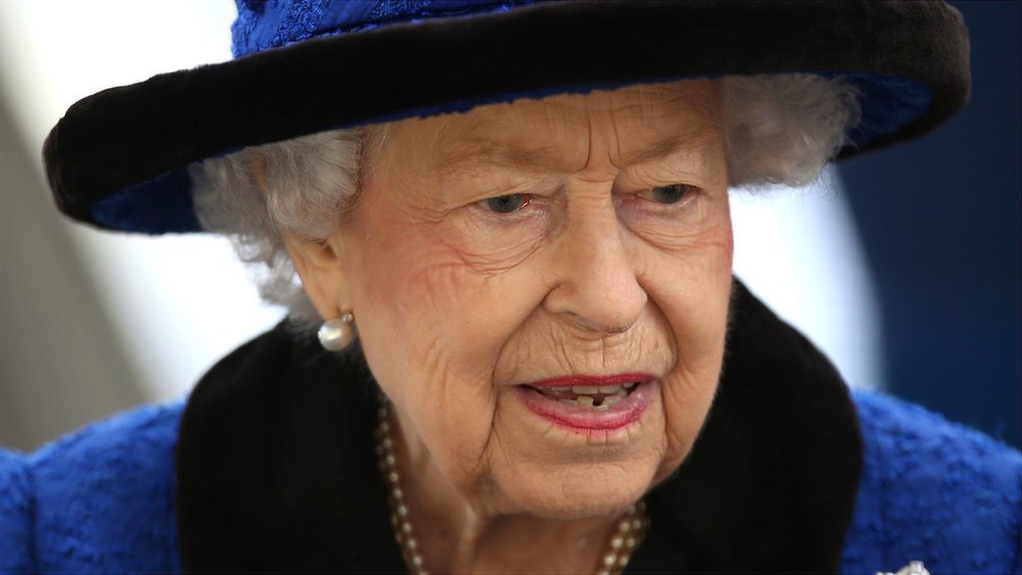 エリザベス英女王、ぎっくり腰で戦没者追悼式を欠席 「残念」と - BBC