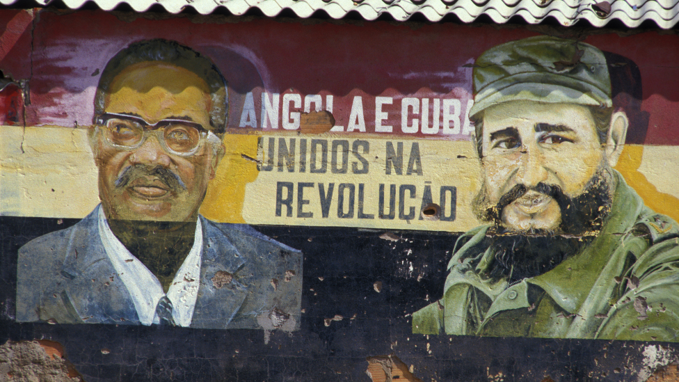 Graffiti in Angola 1987 des kubanischen Führers Fidel Castro (R) und des angolanischen Führers António Agostinho Neto (L)
