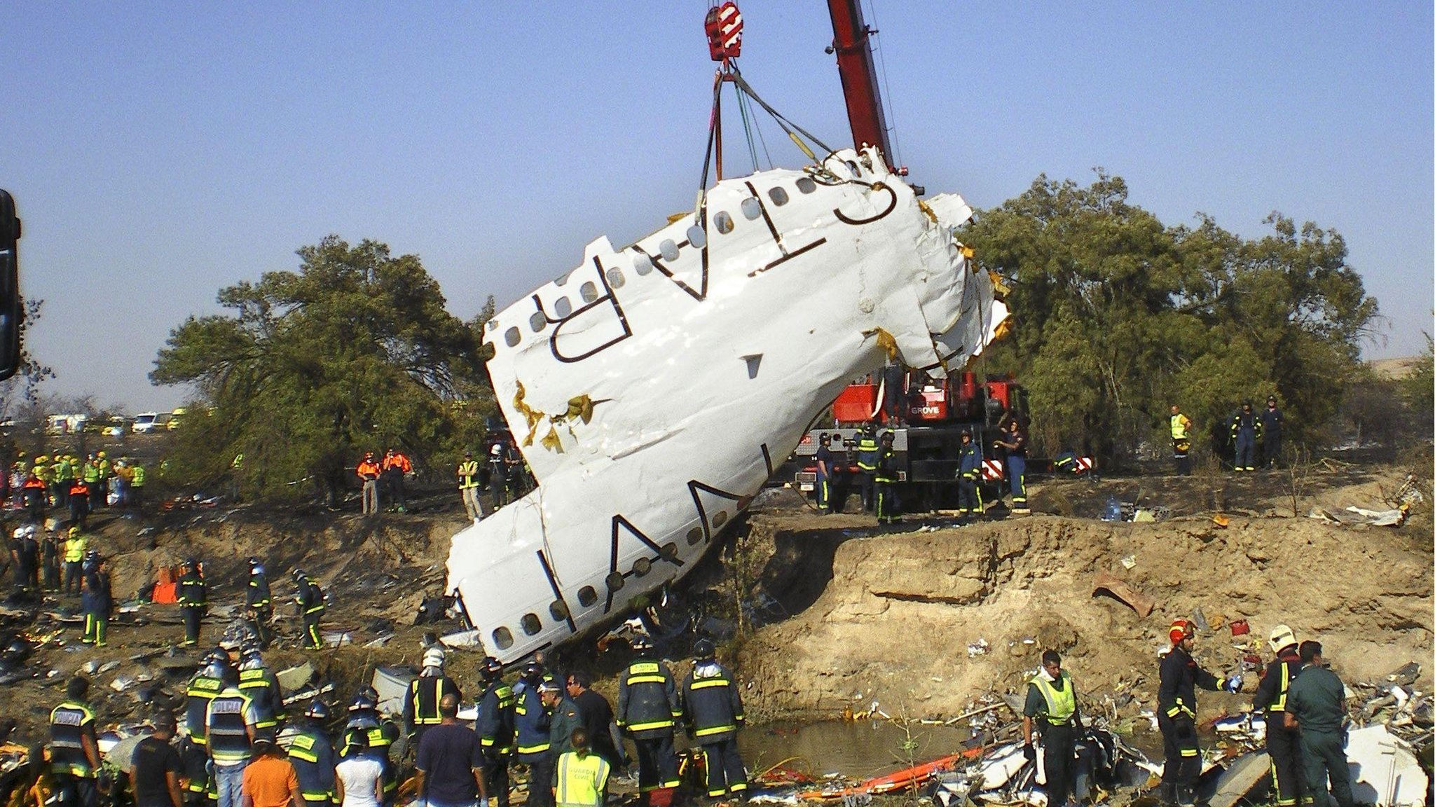 Accidente de Spanair: el milagro de las filas a 9 en la tragedia aérea que dejó 154 muertos en España y sigue causando 10 años después - BBC News Mundo