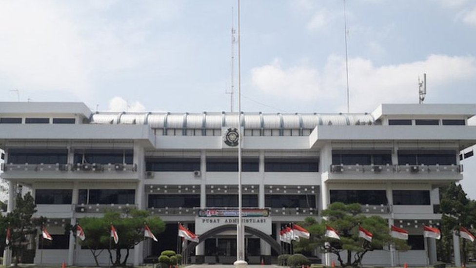 Xotin almashish XXX filmini tomosha qiling