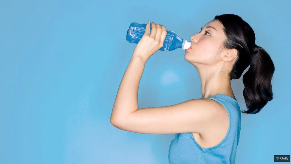 Doit-on vraiment boire 8 verres d'eau par jour? Non