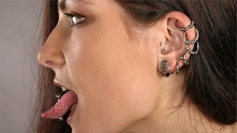 Eri xotinini sikishganda er cums.