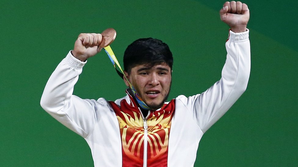 Suratda yalangoch egiluvchanlar