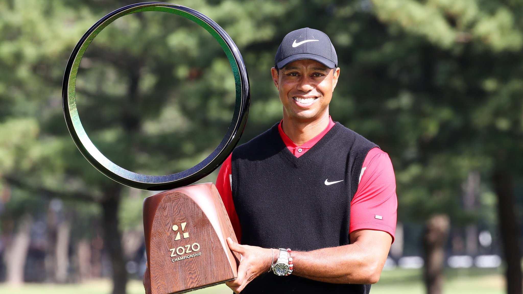 Tiger Woods wins 82nd PGA Tour title to equal record - BBC Sport Tiger Woods wins 82nd PGA Tour title to equal record - BBC Sport