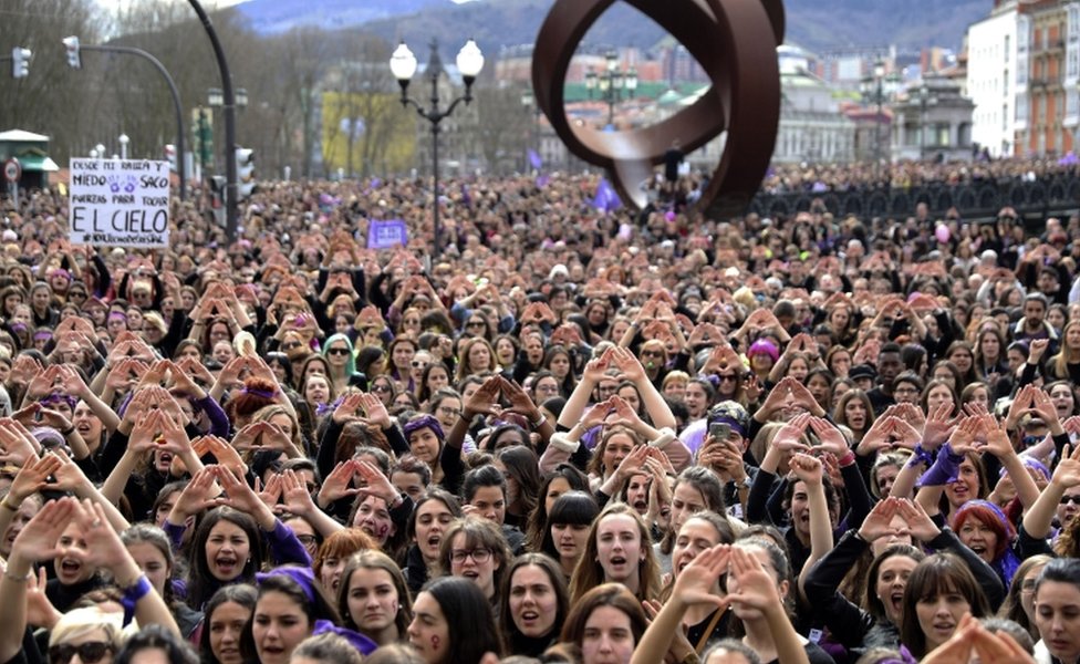 Manifestantes en Bilbao, España.
