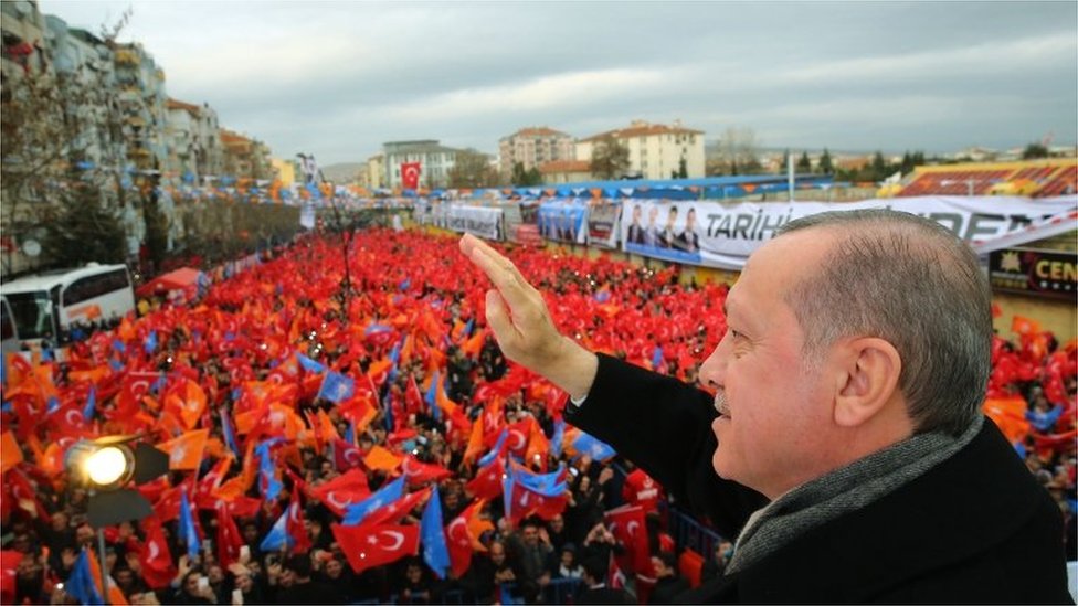 اردوغان وسط أنصاره