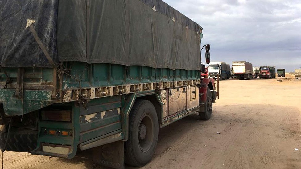 El convoy incluía al menos 50 camiones, 13 autobuses y más de 100 vehículos del Estado Islámico.
