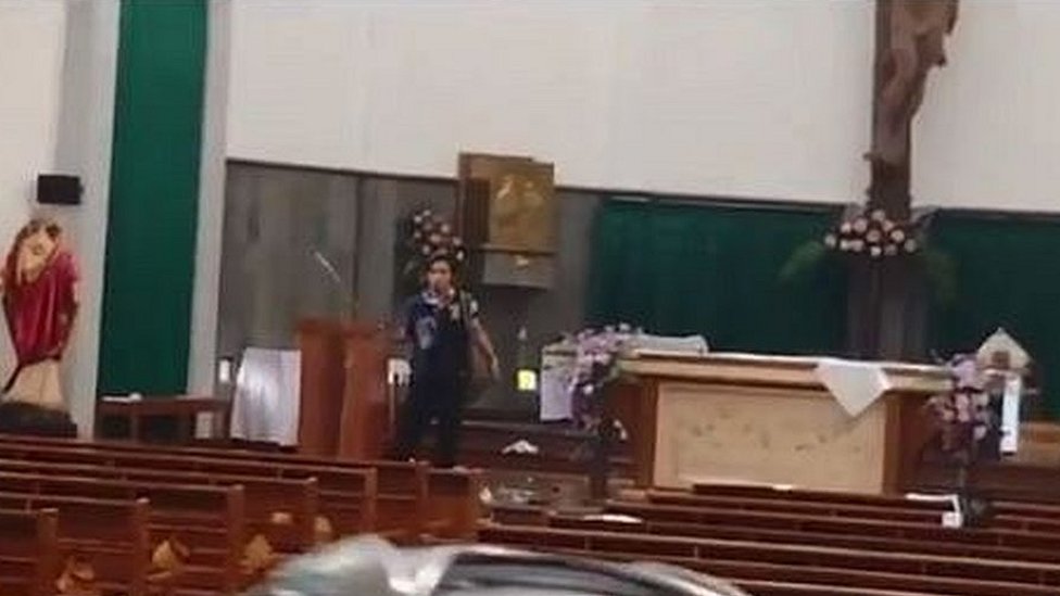 Serangan di gereja St Lidwina, Yogyakarta: Pelaku 'asal Banyuwangi' berhasil dilumpuhkan